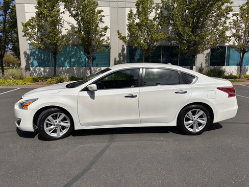 Used 2013 Nissan Altima 2.5 SV image 4