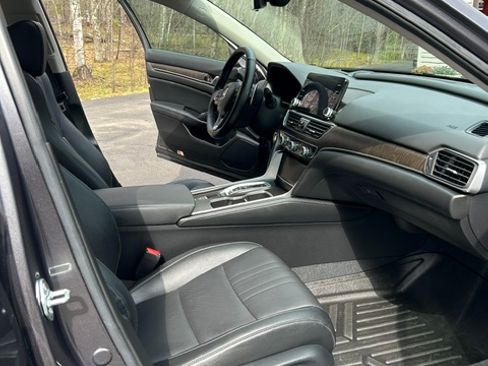 Used 2022 Honda Accord Touring image 11