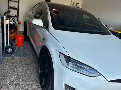 Used 2020 Tesla Model X image 1