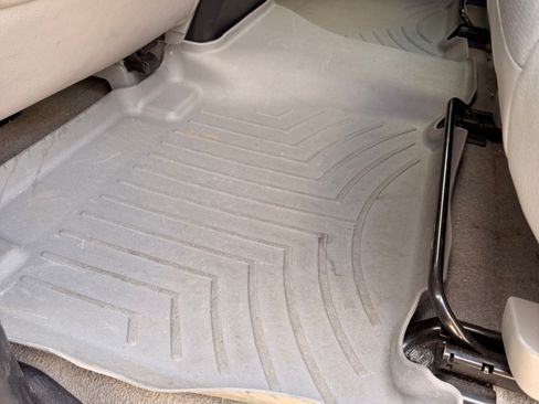 Used 2011 Toyota Tundra Limited w/ Platinum Pkg image 18