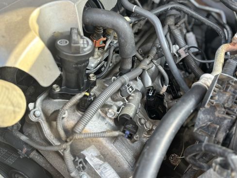 Used 2010 Toyota Tundra 4x4 CrewMax image 11