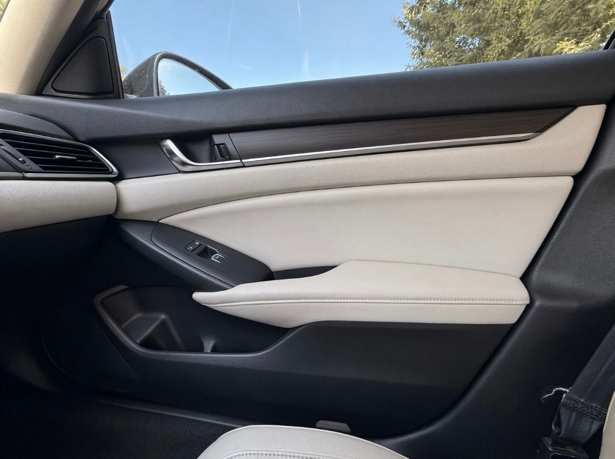 Used 2018 Honda Accord EX-L image 11