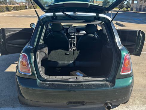 Used 2010 MINI Cooper Hardtop image 4