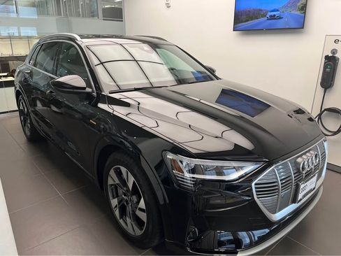 Used 2022 Audi e-tron Premium AWD/4WD image 18