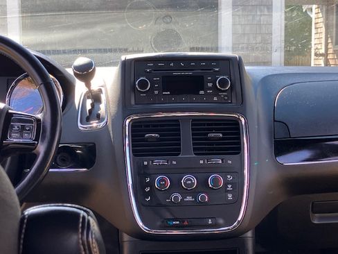 Used 2015 Dodge Grand Caravan SE image 8