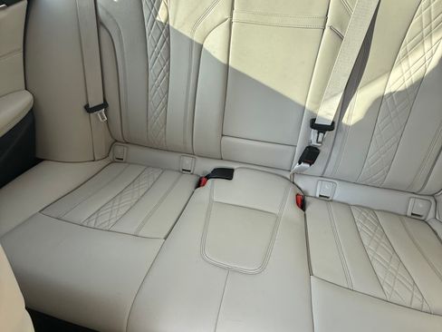 Used 2022 BMW M550i xDrive w/ Dynamic Handling Package image 5