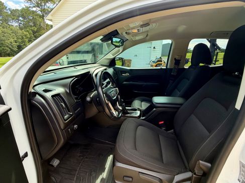 Used 2022 GMC Canyon Elevation RWD image 9