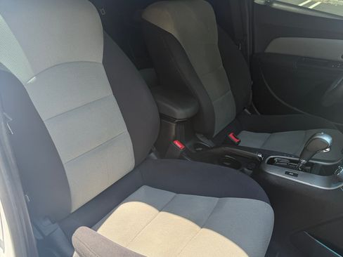 Used 2014 Chevrolet Cruze LS FWD image 14