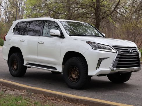 Used 2016 Lexus LX 570 4WD w/ Luxury Package image 1