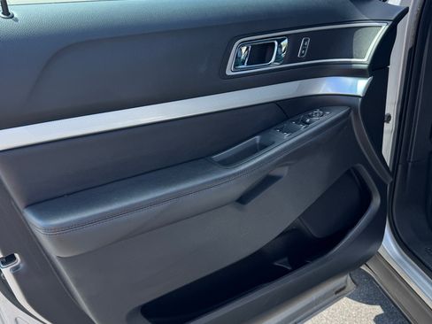 Used 2016 Ford Explorer XLT w/ Equipment Group 202A image 13