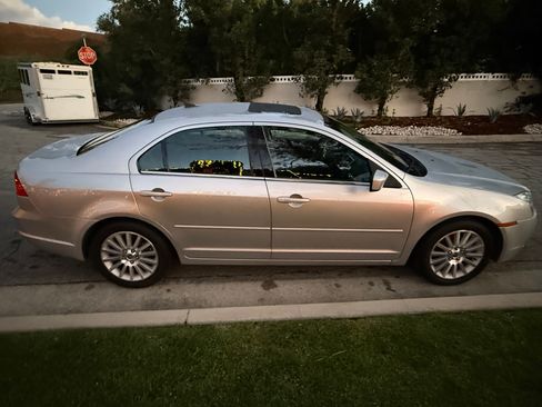 Used 2009 Mercury Milan Premier image 2