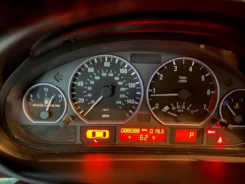 Used 2001 BMW 330i Sedan image 9