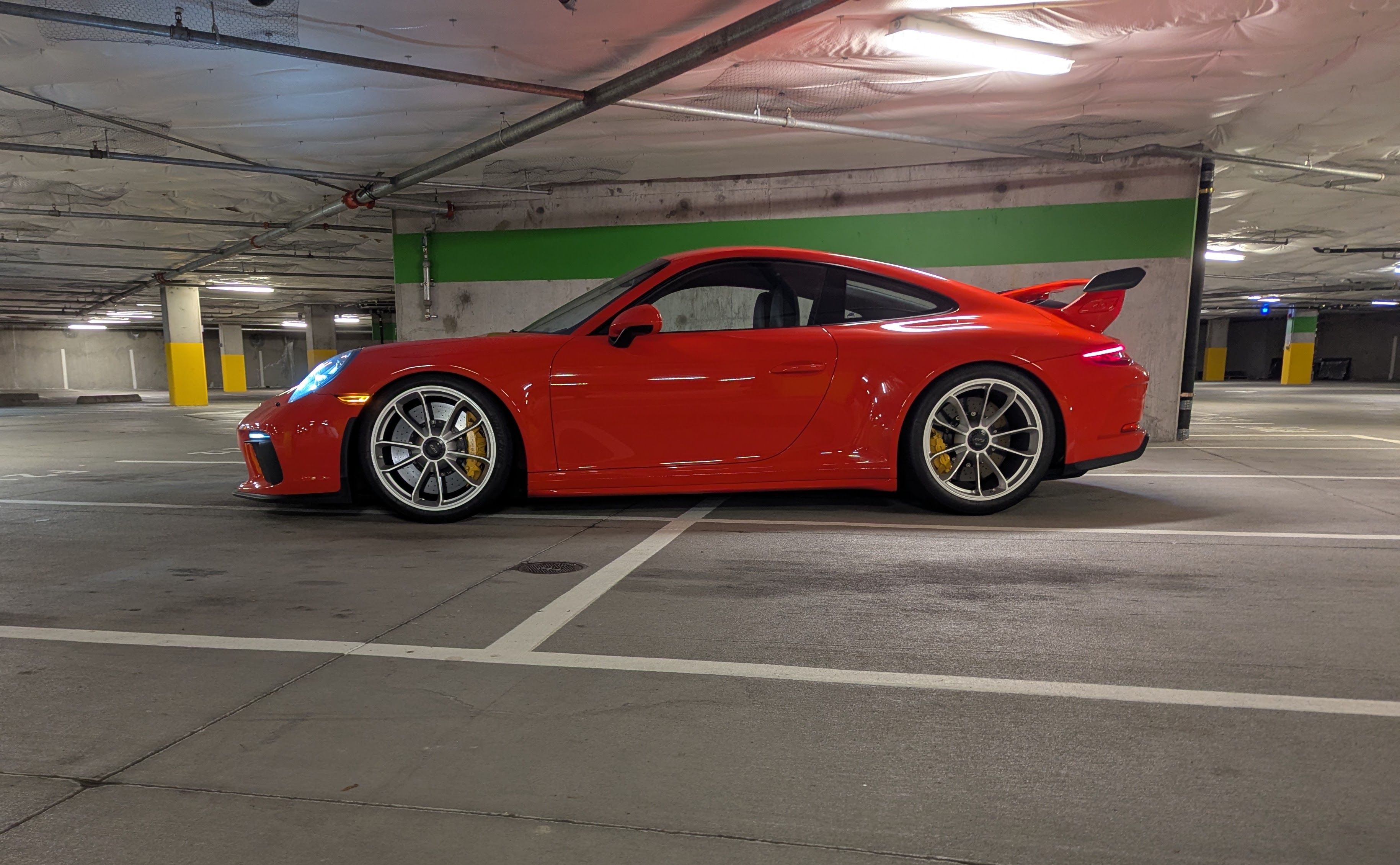 Used 2018 Porsche 911 GT3 RWD image 16