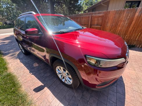 Used 2019 Jeep Cherokee Latitude w/ Cold Weather Group image 9