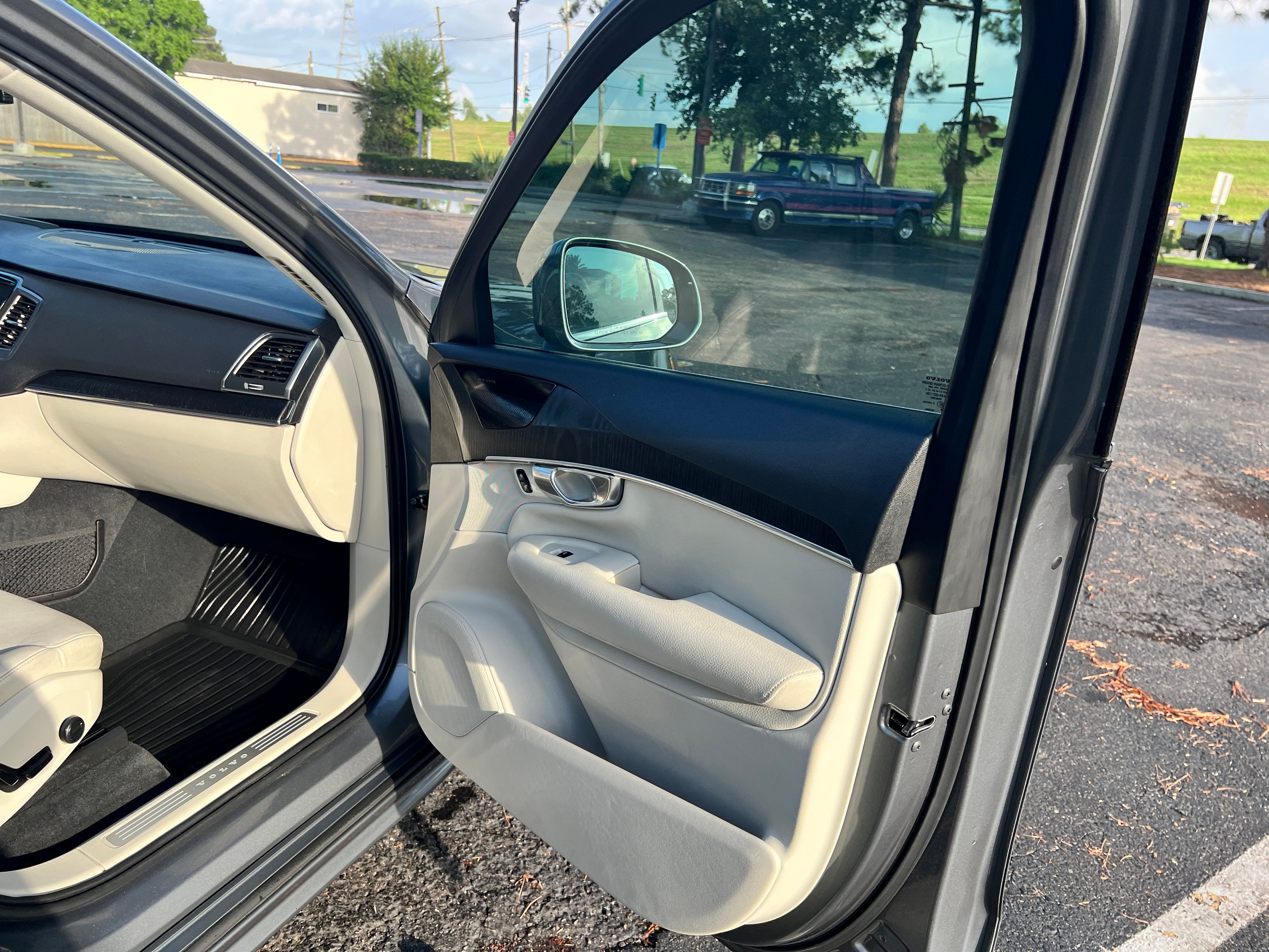 Used 2020 Volvo XC90 T5 Momentum w/ Protection Package Premier FWD image 20