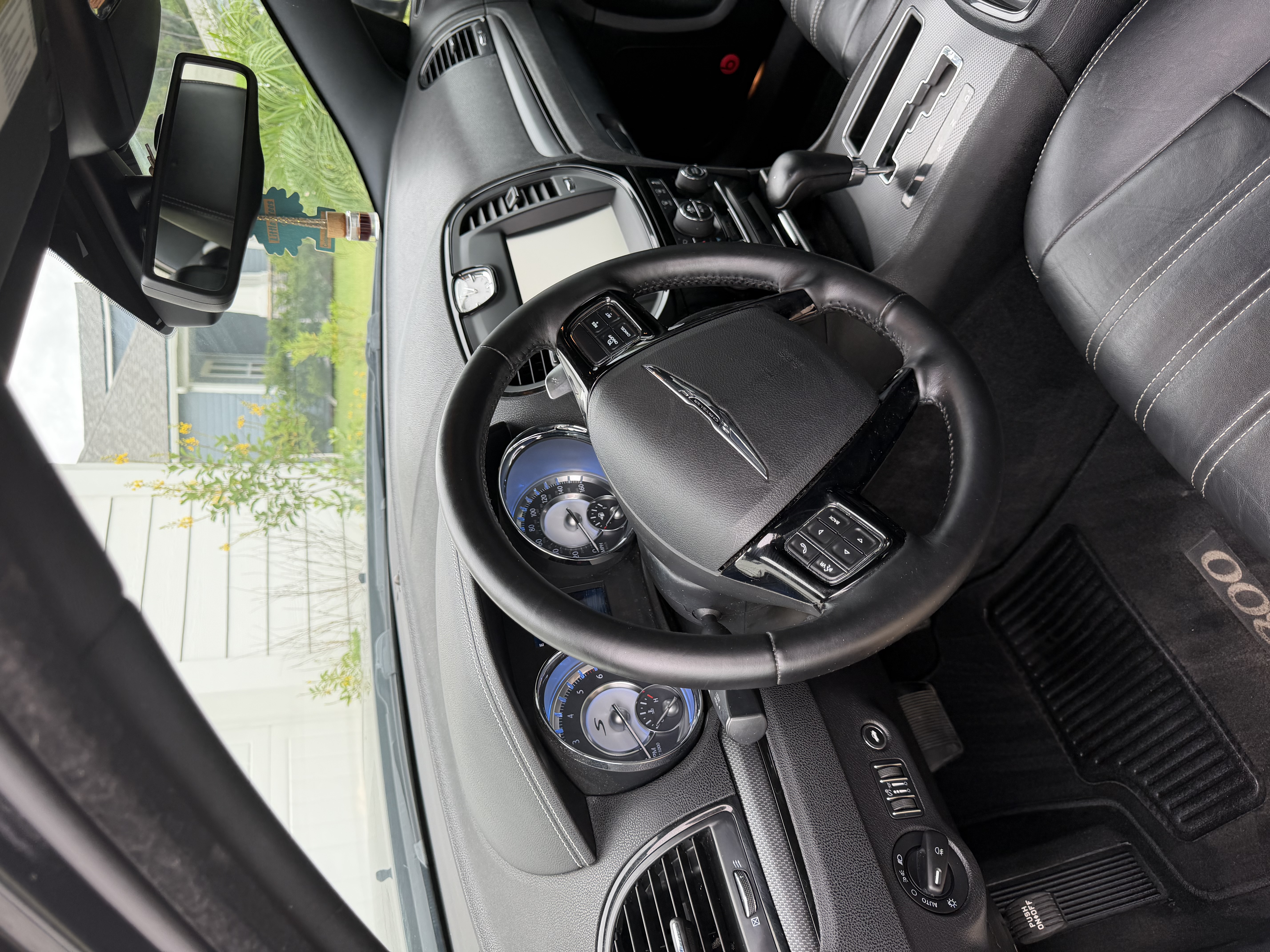 Used 2012 Chrysler 300 S RWD image 9