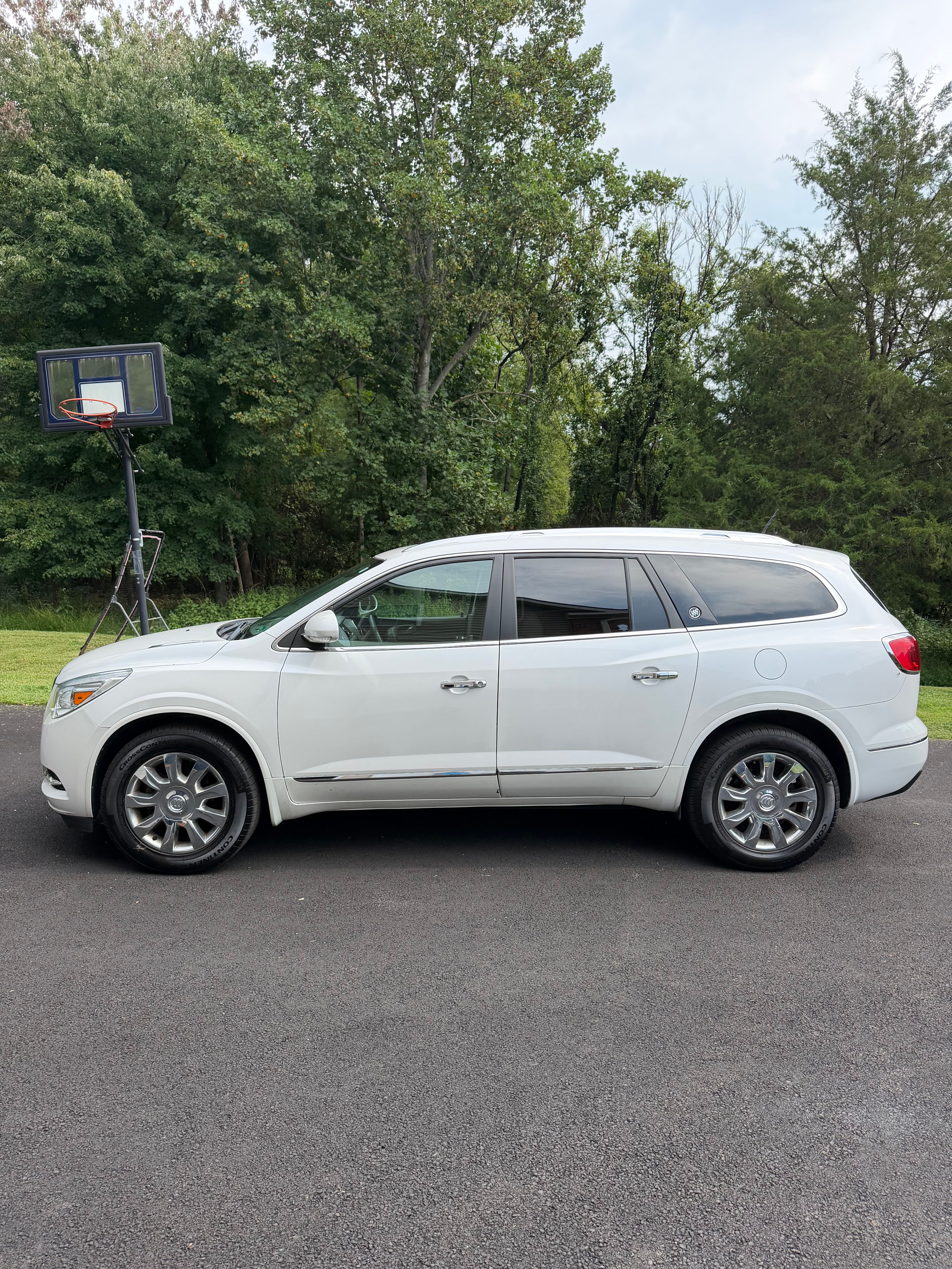 Used 2017 Buick Enclave Premium AWD/4WD image 2