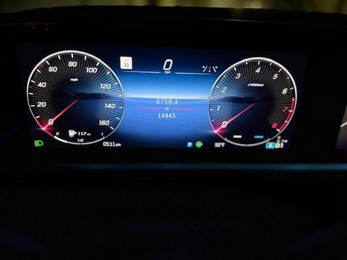 Used 2024 Mercedes-Benz GLS 450 4MATIC image 4