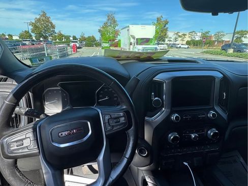 Used 2020 GMC Sierra 2500 SLT w/ SLT Premium Plus Package image 10