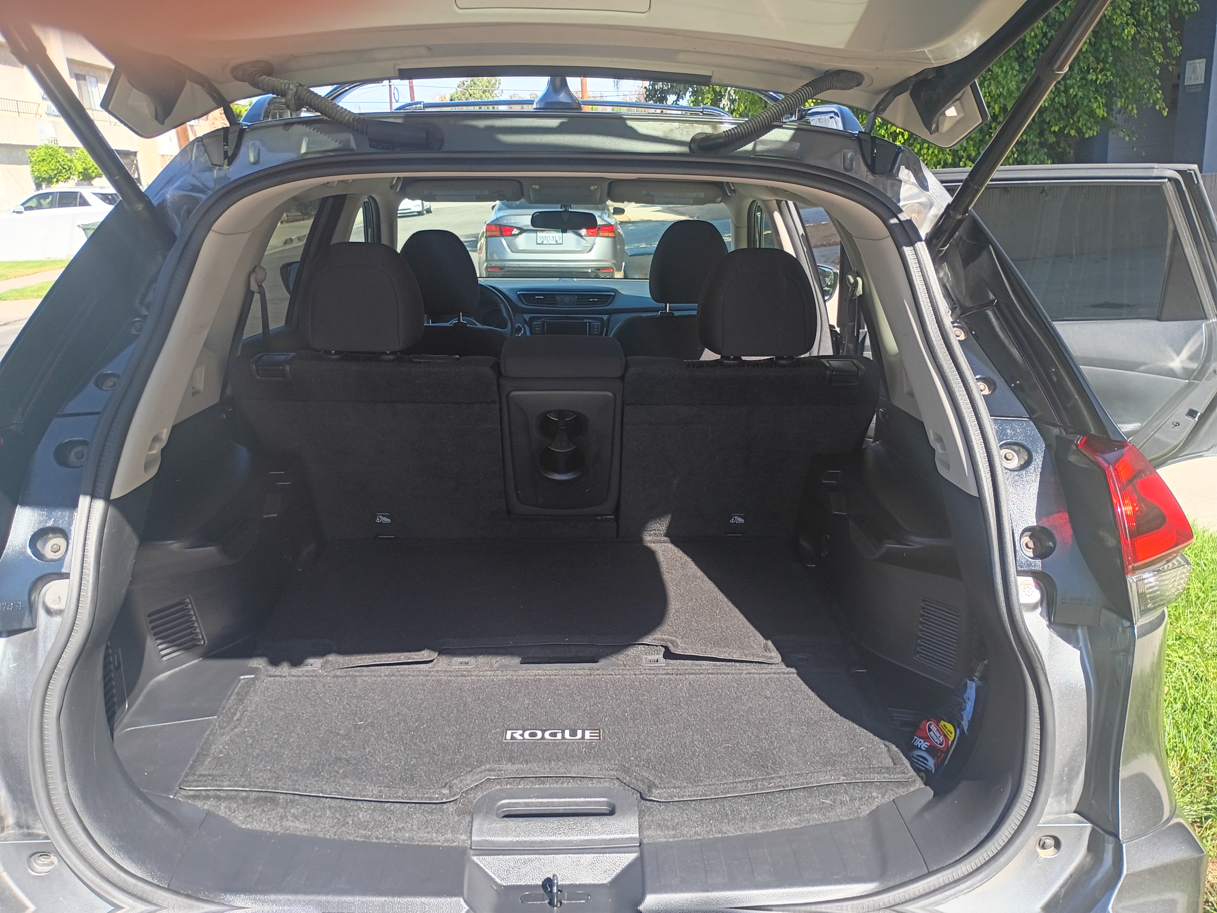 Used 2018 Nissan Rogue SV FWD image 5