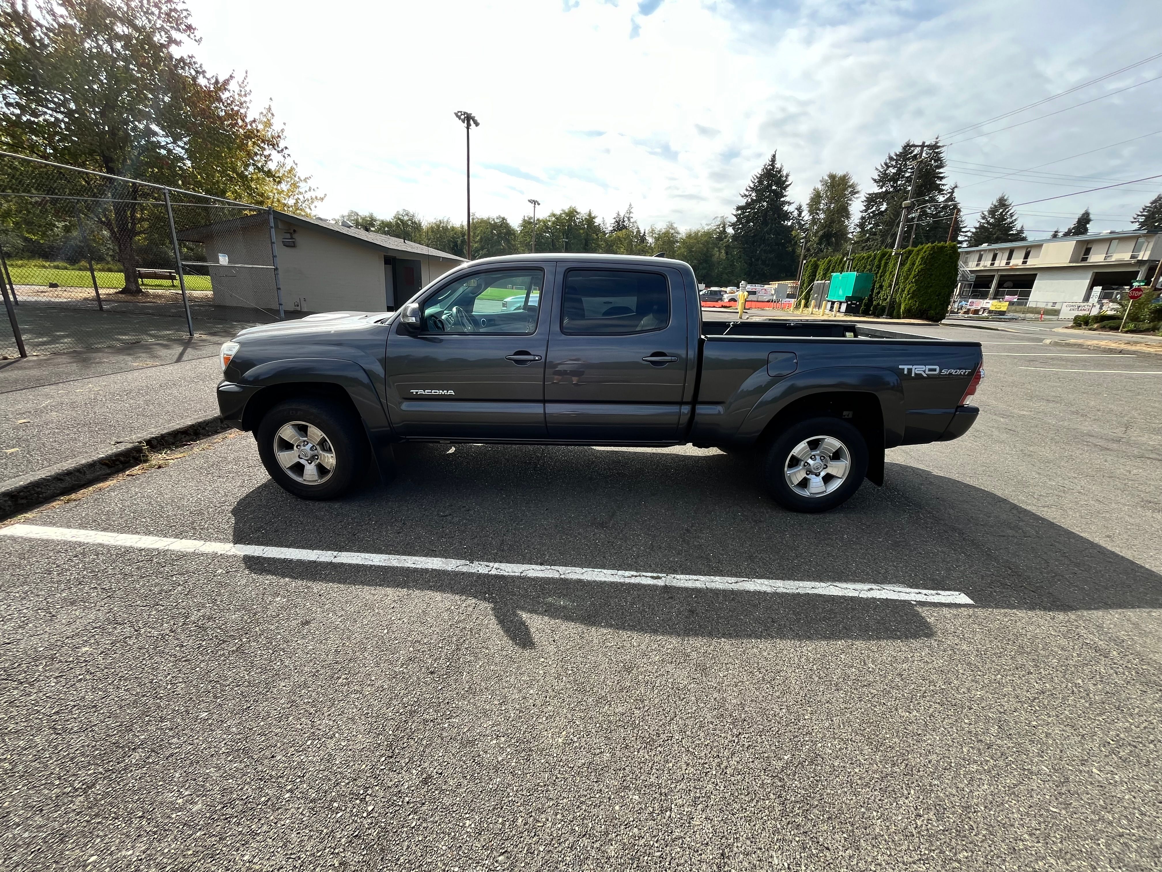Used 2015 Toyota Tacoma PreRunner w/ TRD Sport Package RWD image 4