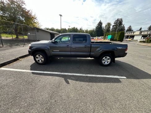 Used 2015 Toyota Tacoma PreRunner w/ TRD Sport Package RWD image 4