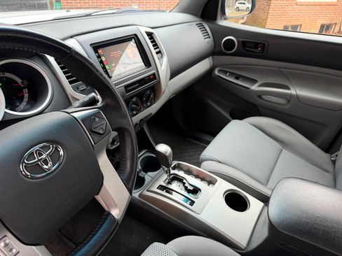 Used 2015 Toyota Tacoma TRD Pro image 10