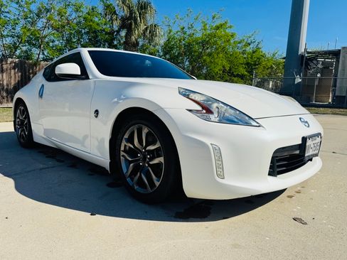 Used 2015 Nissan 370Z Coupe image 5