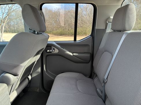 Used 2011 Nissan Frontier SV w/ SV Premium Utility Pkg image 22