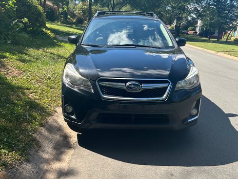 Used 2017 Subaru Crosstrek 2.0i Premium w/ Popular Package #1 AWD/4WD image 2