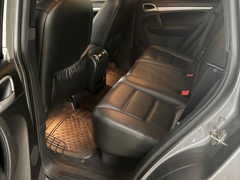 Used 2010 Porsche Cayenne image 8