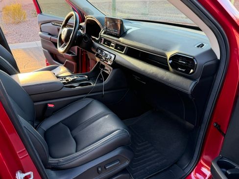 Used 2024 Honda Pilot Touring image 19