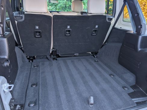 Used 2019 Jeep Wrangler Unlimited Sport S image 25