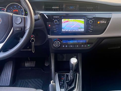 Used 2016 Toyota Corolla LE FWD image 21