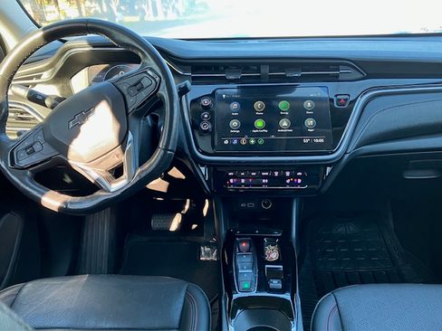 Used 2023 Chevrolet Bolt EUV LT w/ Convenience Package image 13