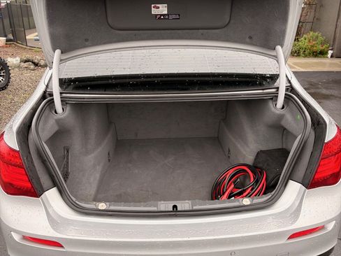 Used 2013 BMW 750Li image 25