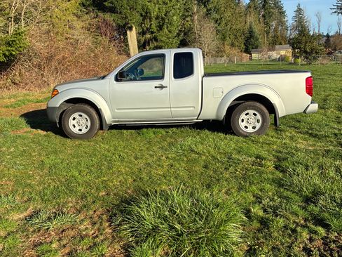 Used 2019 Nissan Frontier S image 2