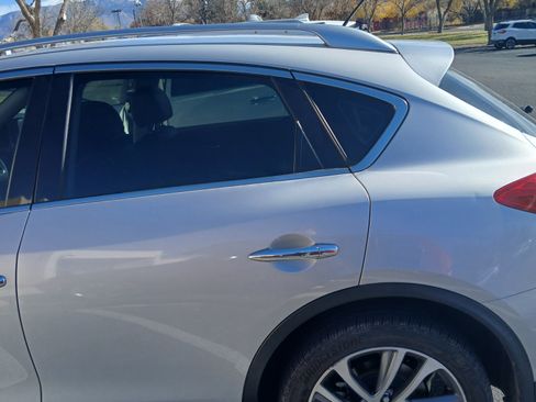 Used 2017 INFINITI QX50 AWD w/ Deluxe Touring Package image 2