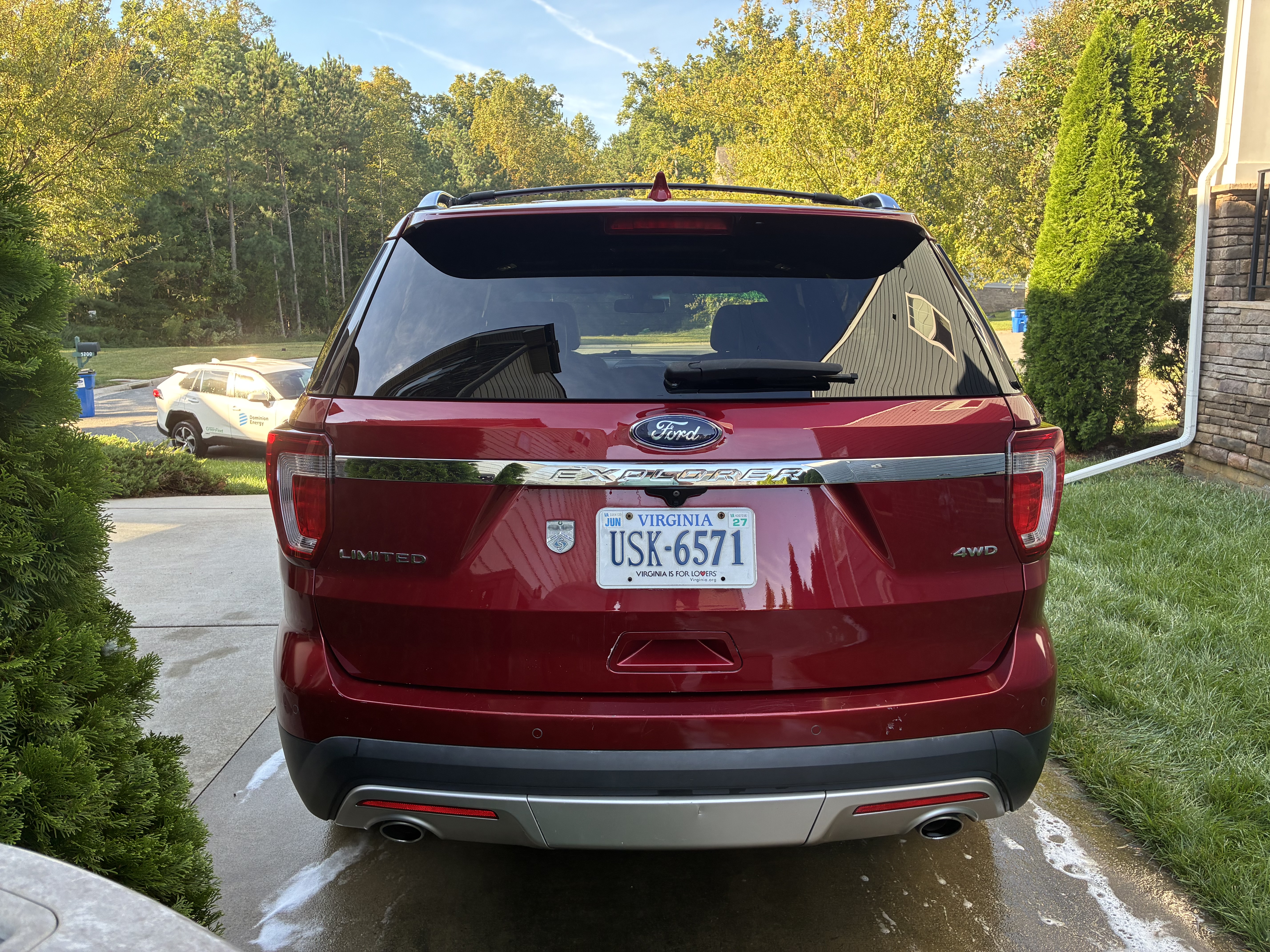 Used 2017 Ford Explorer Limited w/ Equipment Group 301A AWD/4WD image 10