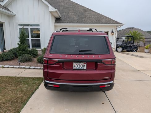 Used 2022 Jeep Wagoneer Series I w/ Premium Group I image 10