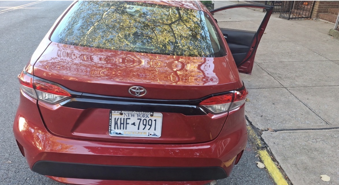 Used 2021 Toyota Corolla LE w/ LE Convenience Package FWD image 2