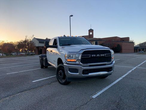 Used 2019 RAM 3500 Tradesman w/ Chrome Appearance Group image 1