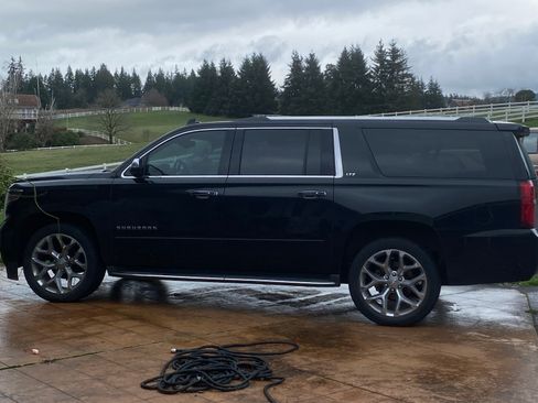 Used 2016 Chevrolet Suburban LTZ image 2