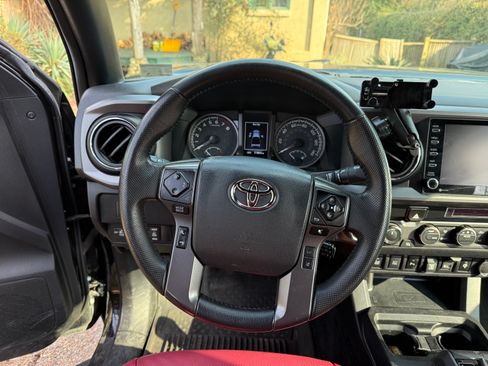 Used 2023 Toyota Tacoma TRD Off-Road w/ Technology Package AWD/4WD image 11