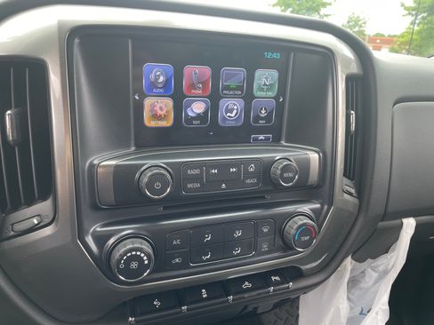 Used 2018 Chevrolet Silverado 1500 LT w/ LT Fleet Plus Package AWD/4WD image 4