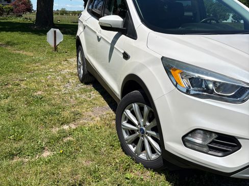 Used 2017 Ford Escape Titanium FWD image 2