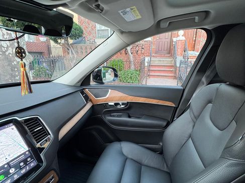 Used 2025 Volvo XC90 B5 Plus AWD/4WD image 21