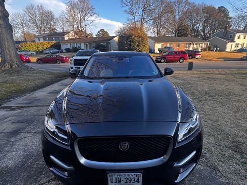 Used 2017 Jaguar F-PACE R-Sport image 9