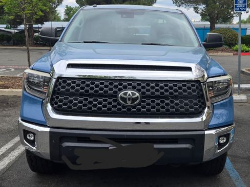 Used 2018 Toyota Tundra SR5 w/ TRD Off Road Package image 4