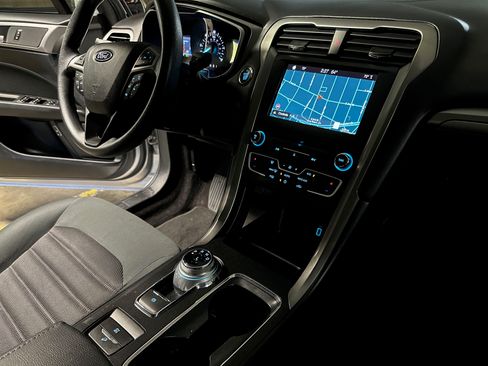 Used 2018 Ford Fusion SE FWD image 32